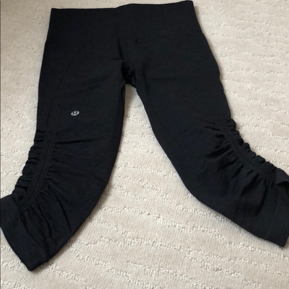 Lululemon Cropped Legging Ruffle Detail NWOT Size2